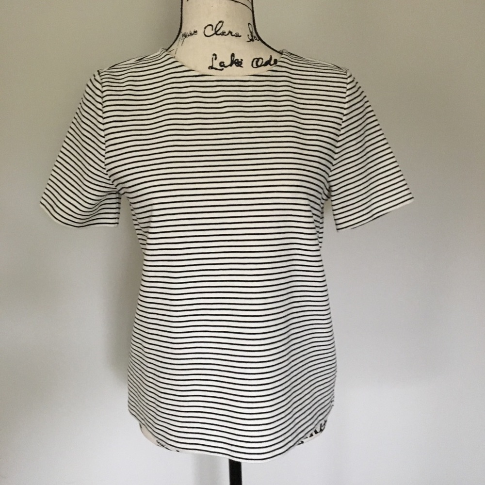 LOFT Petites short sleeve top. Black/white.